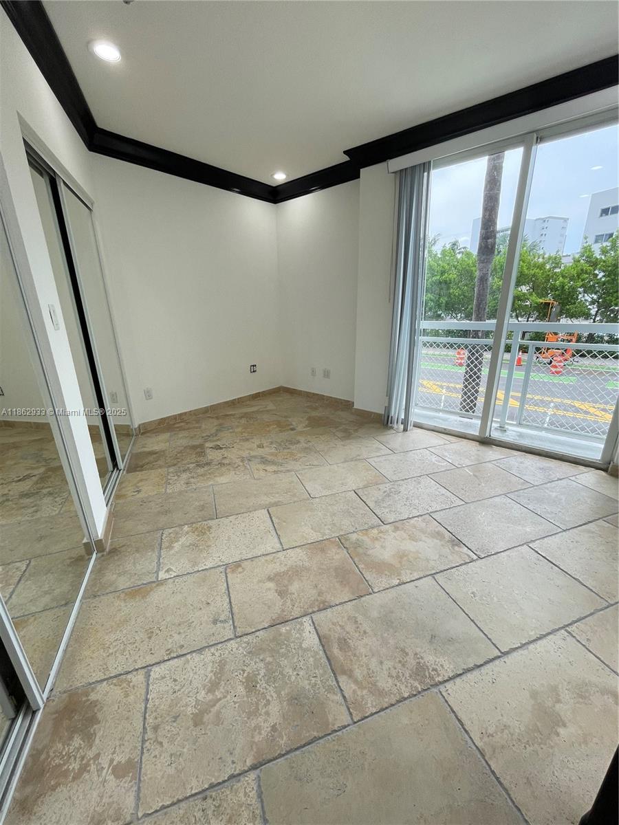 See details 201 / sq. ft. $ 2025-08-21 0 Photo