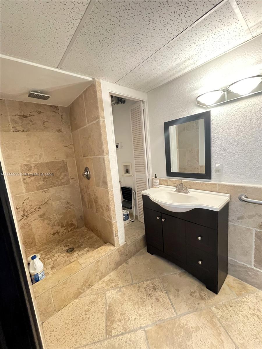 See details 201 / sq. ft. $ 2025-08-21 0 Photo