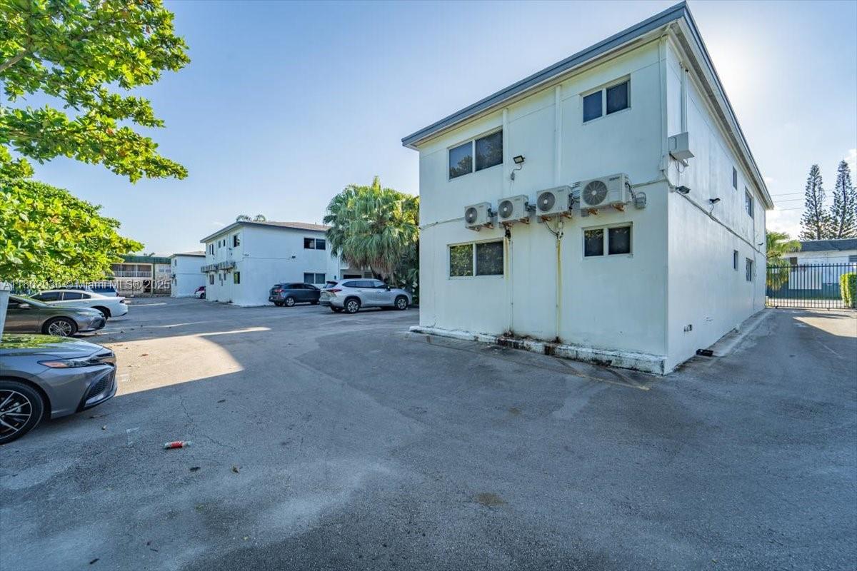 Ver detalles / 18576 sq. ft. $ 2025-08-21 0 foto