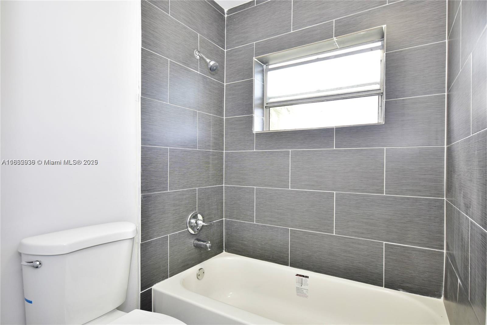 Ver detalles / 18576 sq. ft. $ 2025-08-21 0 foto
