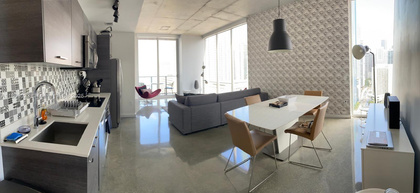 Ver detalles 2401 2 / 2 977 sq. ft. $ 2025-08-21 0 foto