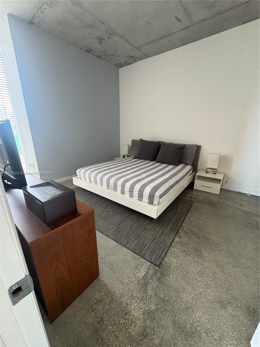 Ver detalles 2401 2 / 2 977 sq. ft. $ 2025-08-21 0 foto