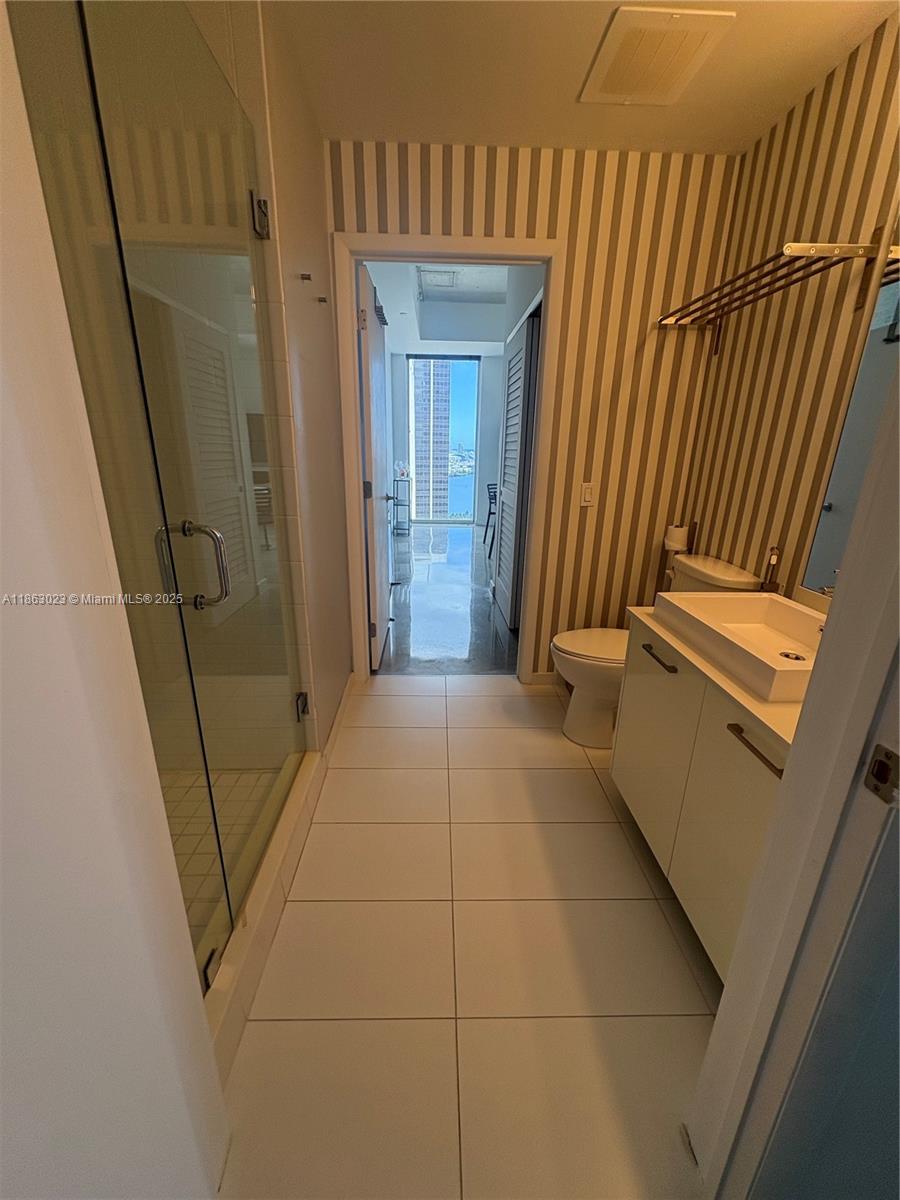 Ver detalles 2401 2 / 2 977 sq. ft. $ 2025-08-21 0 foto