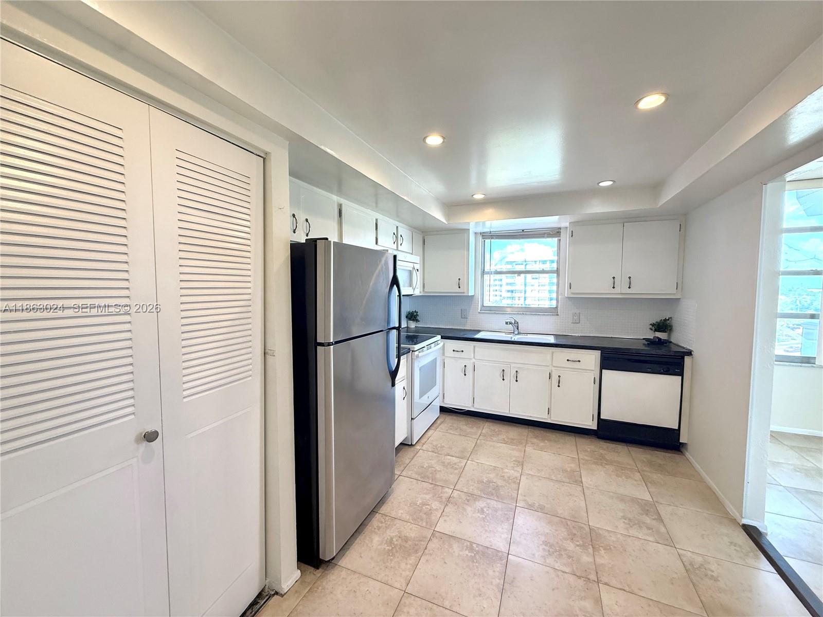 Ver detalles 626E 2 / 2 1140 sq. ft. $ 2026-05-05 0 foto