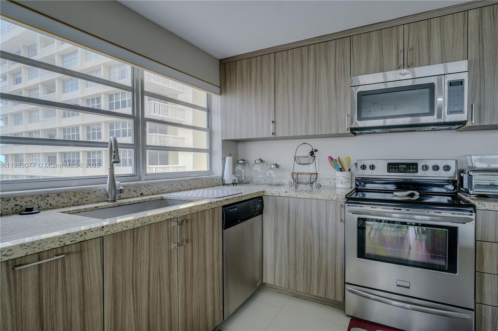 Photo of 1817 Ocean Dr  #515, Hallandale Beach, Florida, 33009 - Granite Counters
