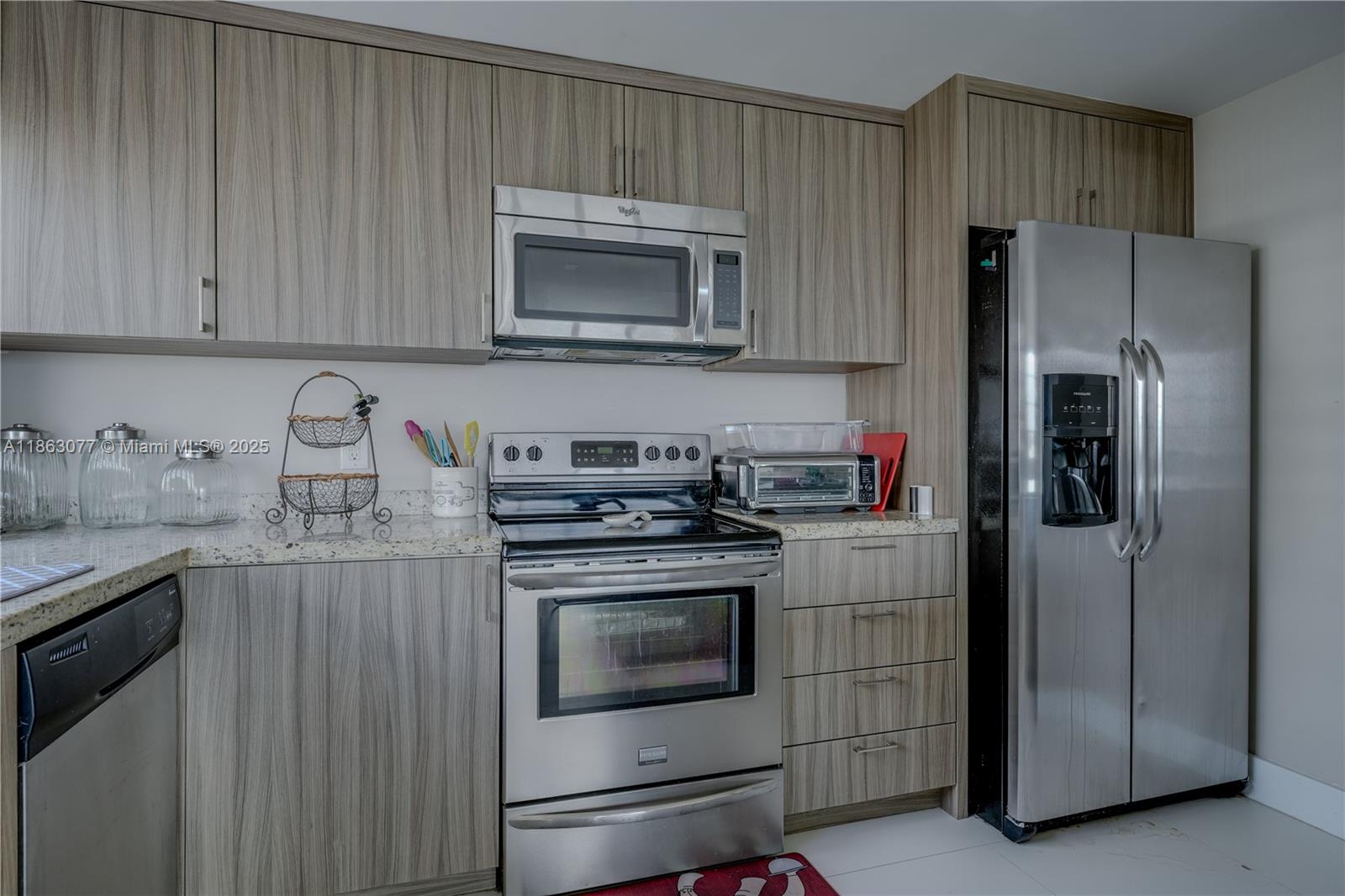 Photo of 1817 Ocean Dr  #515, Hallandale Beach, Florida, 33009 - Stainless steel appliances