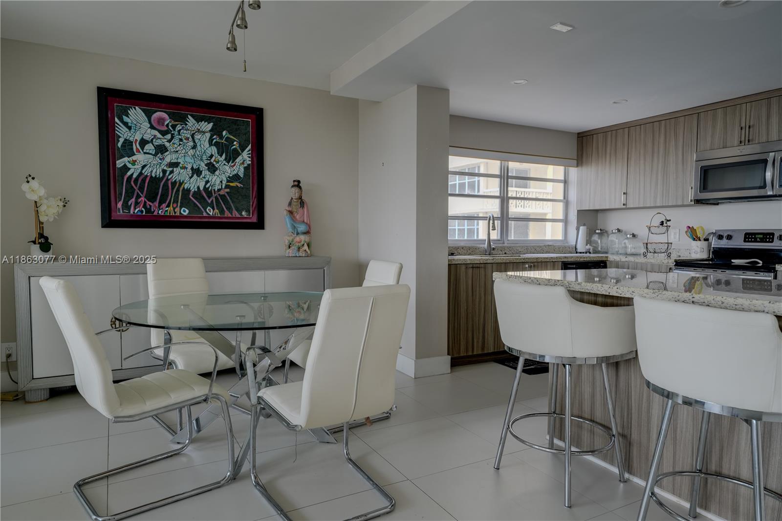 Photo of 1817 Ocean Dr  #515, Hallandale Beach, Florida, 33009 - Kitchen Dining