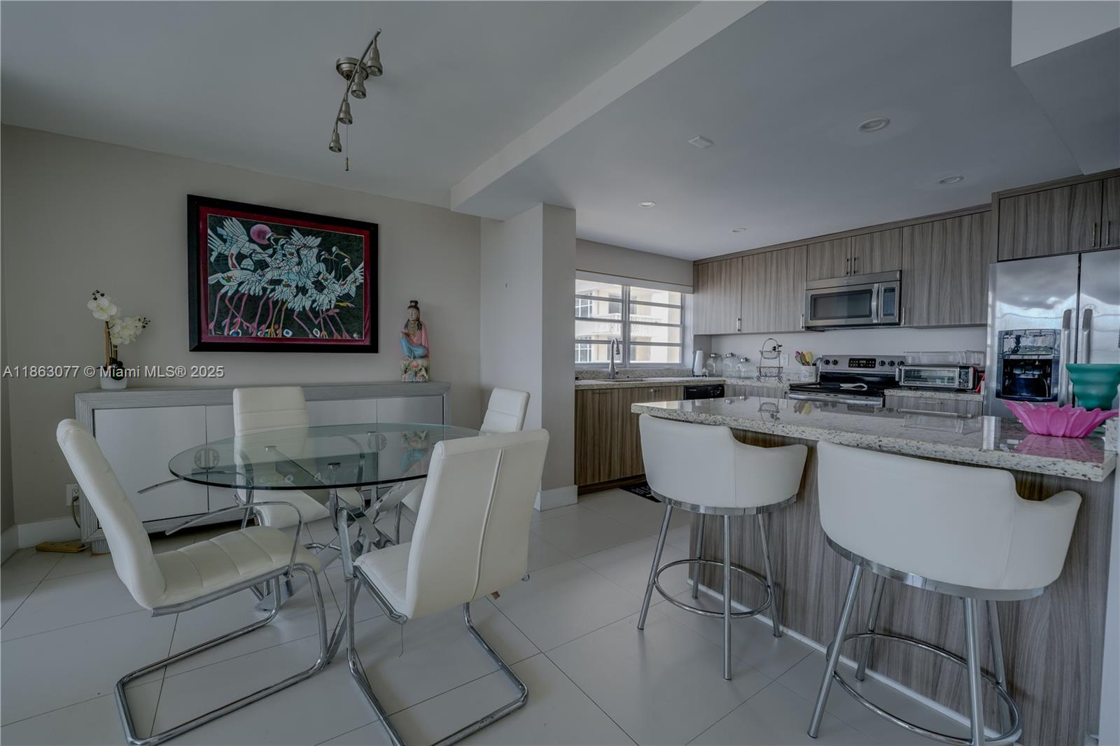 Photo of 1817 Ocean Dr  #515, Hallandale Beach, Florida, 33009 - Kitchen Dining