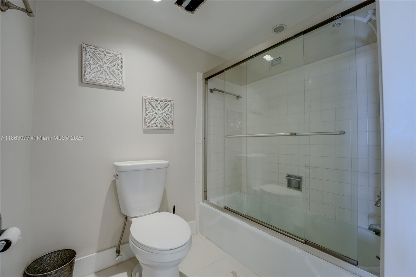 Photo of 1817 Ocean Dr  #515, Hallandale Beach, Florida, 33009 - Second Bathroom