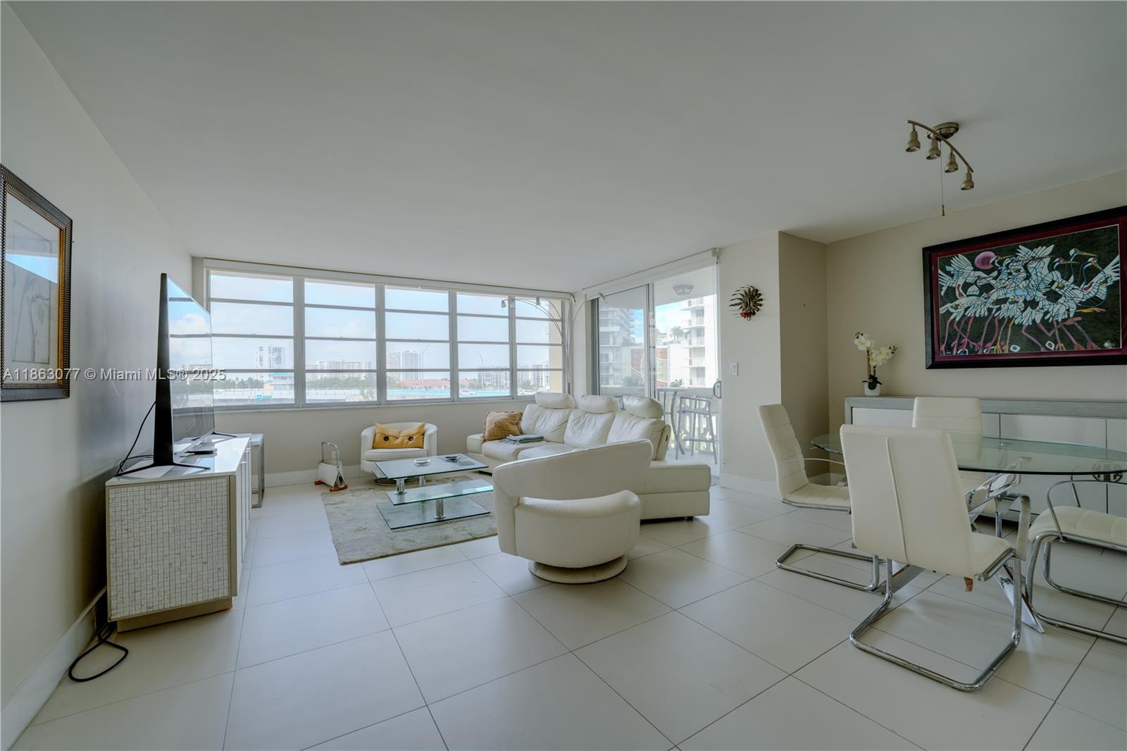 Photo of 1817 Ocean Dr #515, Hallandale Beach, Florida, 33009 - Living Room
