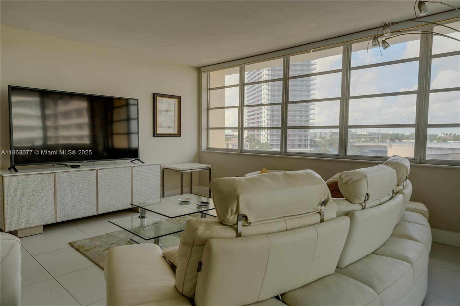 Photo of 1817 Ocean Dr #515, Hallandale Beach, Florida, 33009 - Living Room