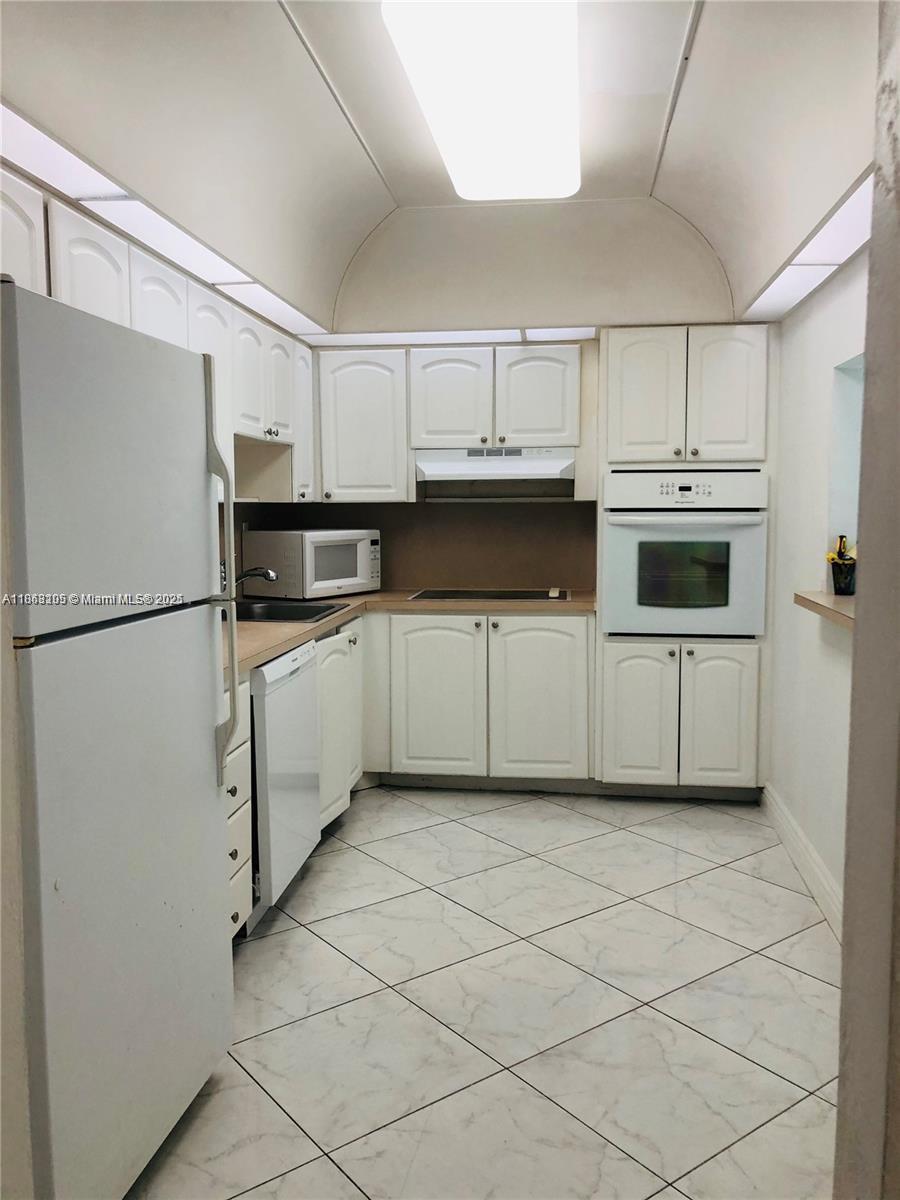 Photo of 19380 Collins Ave #210, Sunny Isles Beach, Florida, 33160 -