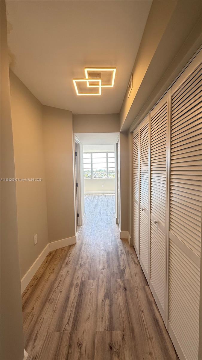 725-4 2 / 2 1317 sq. ft. $ 2025-09-05 0 Photo