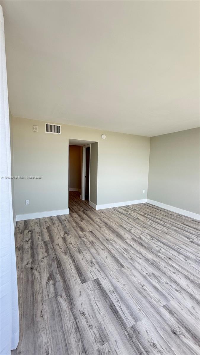 725-4 2 / 2 1317 sq. ft. $ 2025-09-05 0 Photo