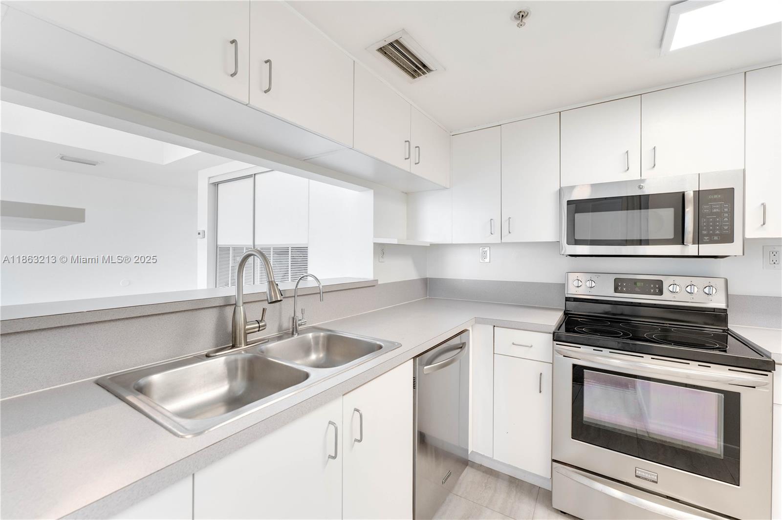 See details 2305 1 / 1 746 sq. ft. $ 2025-08-21 0 Photo