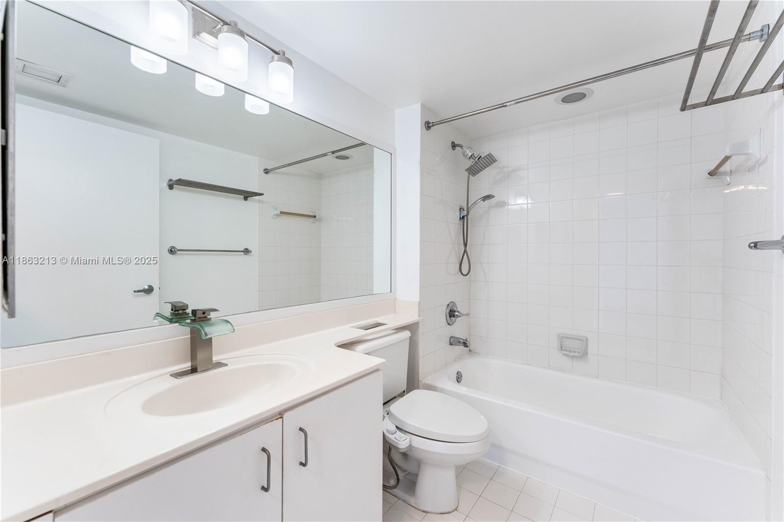 See details 2305 1 / 1 746 sq. ft. $ 2025-08-21 0 Photo