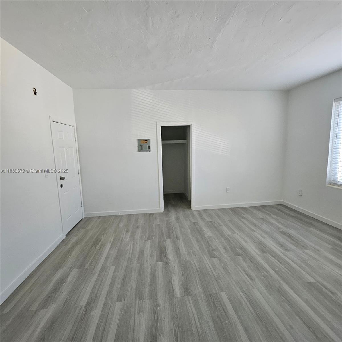 See details / 8860 sq. ft. $ 2025-08-21 0 Photo
