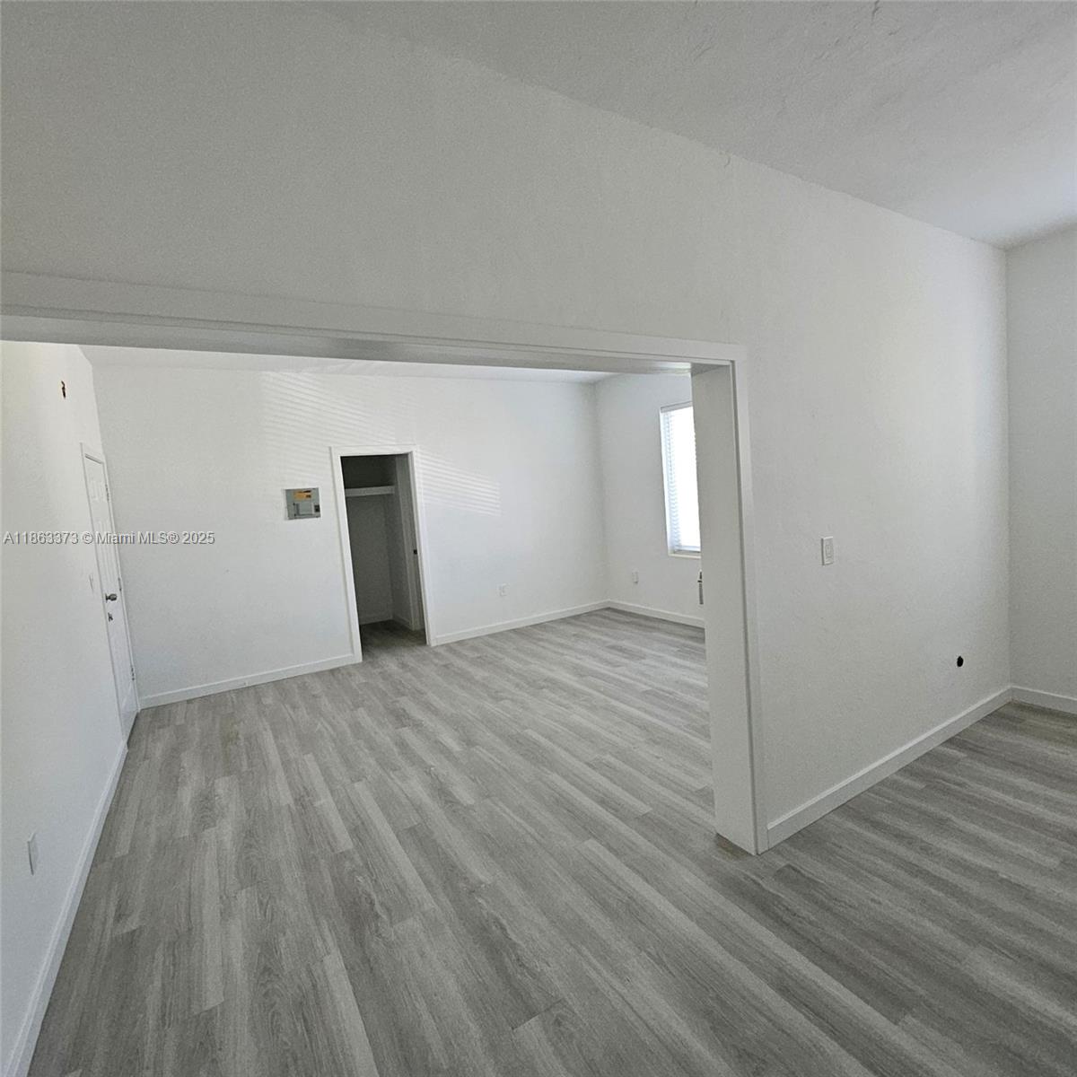 See details / 8860 sq. ft. $ 2025-08-21 0 Photo