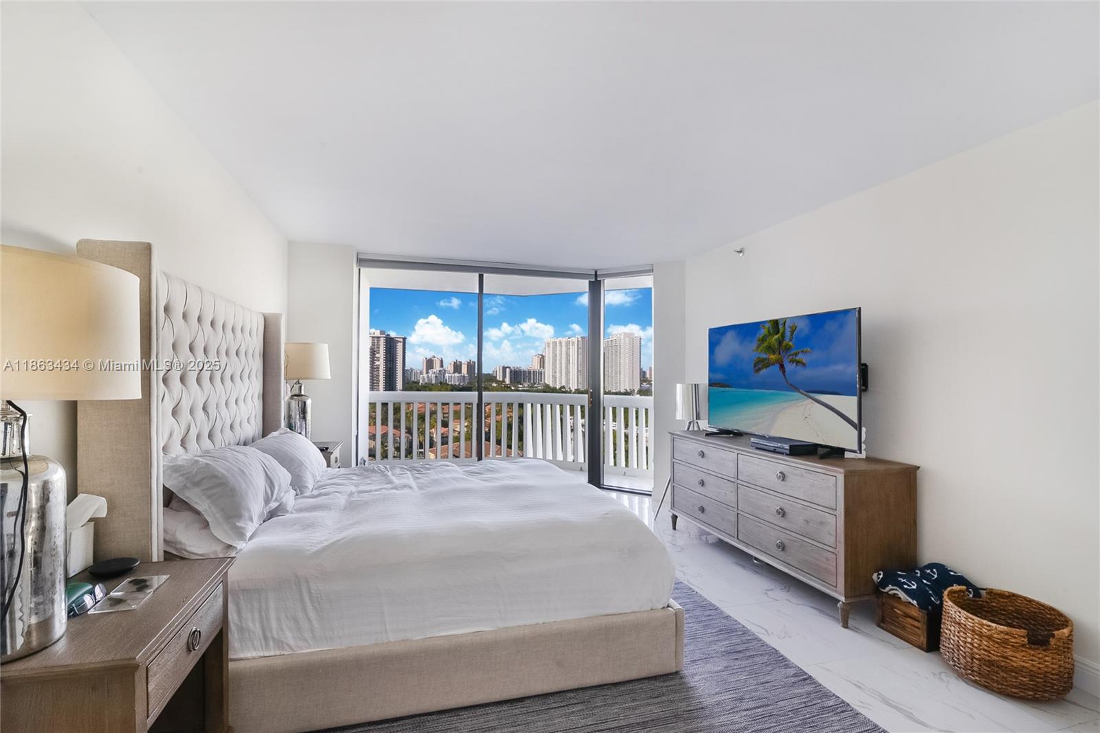1404 3 / 3 1950 sq. ft. $ 2025-08-21 0 Photo