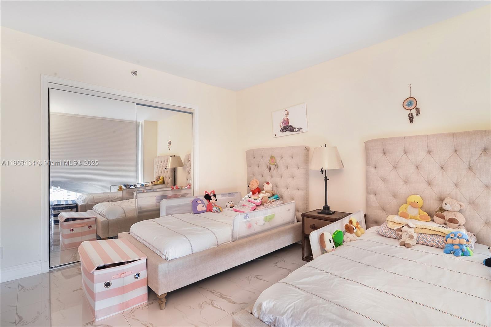 1404 3 / 3 1950 sq. ft. $ 2025-08-21 0 Photo