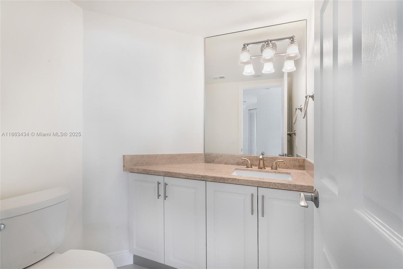 1404 3 / 3 1950 sq. ft. $ 2025-08-21 0 Photo