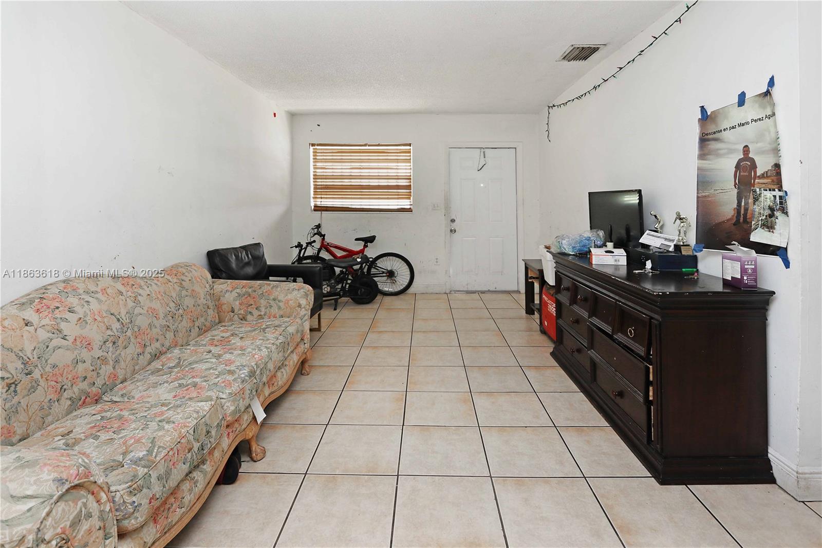 See details / 2100 sq. ft. $ 2025-08-22 0 Photo