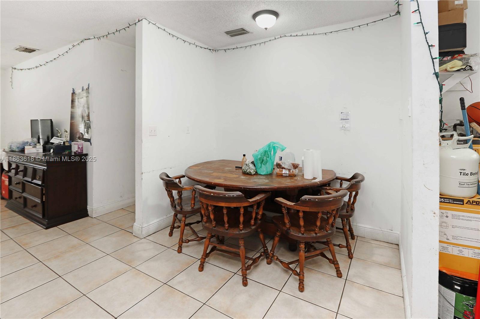 See details / 2100 sq. ft. $ 2025-08-22 0 Photo