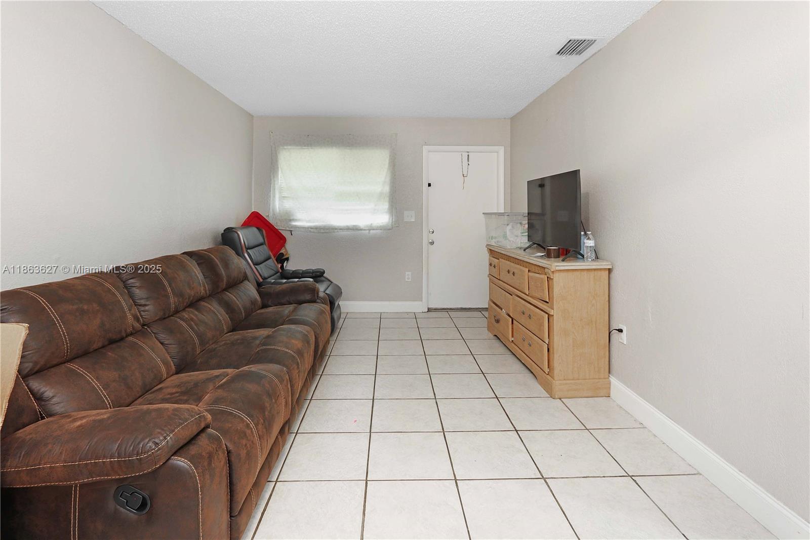 See details / 2100 sq. ft. $ 2025-08-22 0 Photo