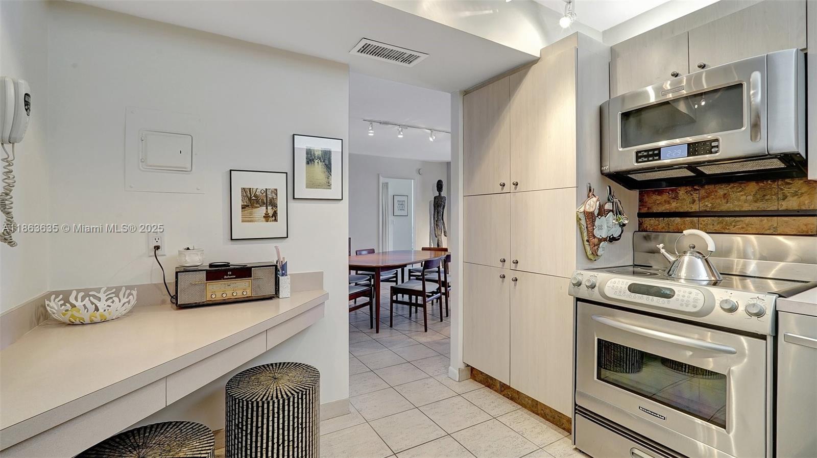 Photo of 1500 Ocean Dr  #12H, Hollywood, Florida, 33019 - 