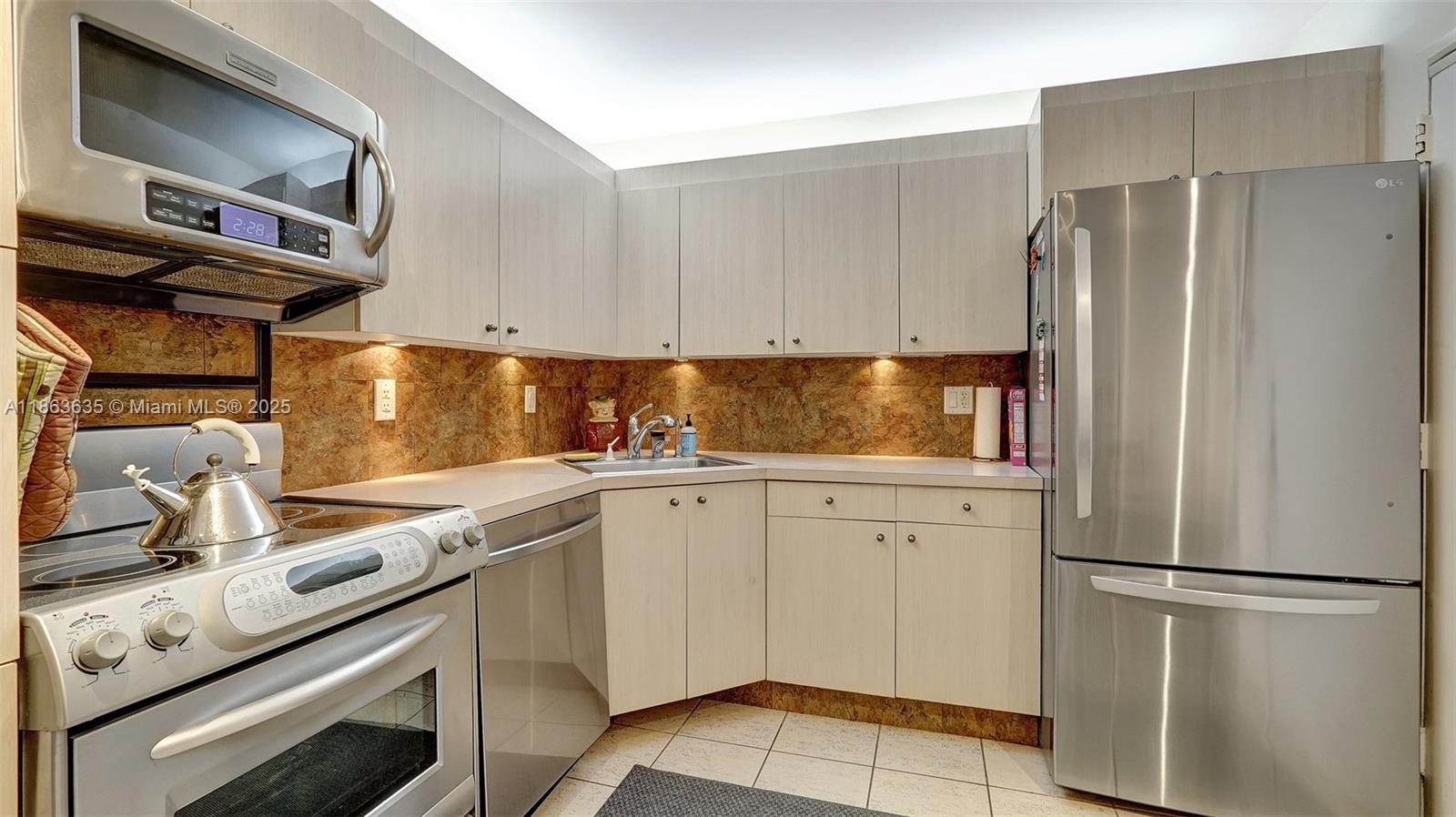 Photo of 1500 Ocean Dr  #12H, Hollywood, Florida, 33019 - 