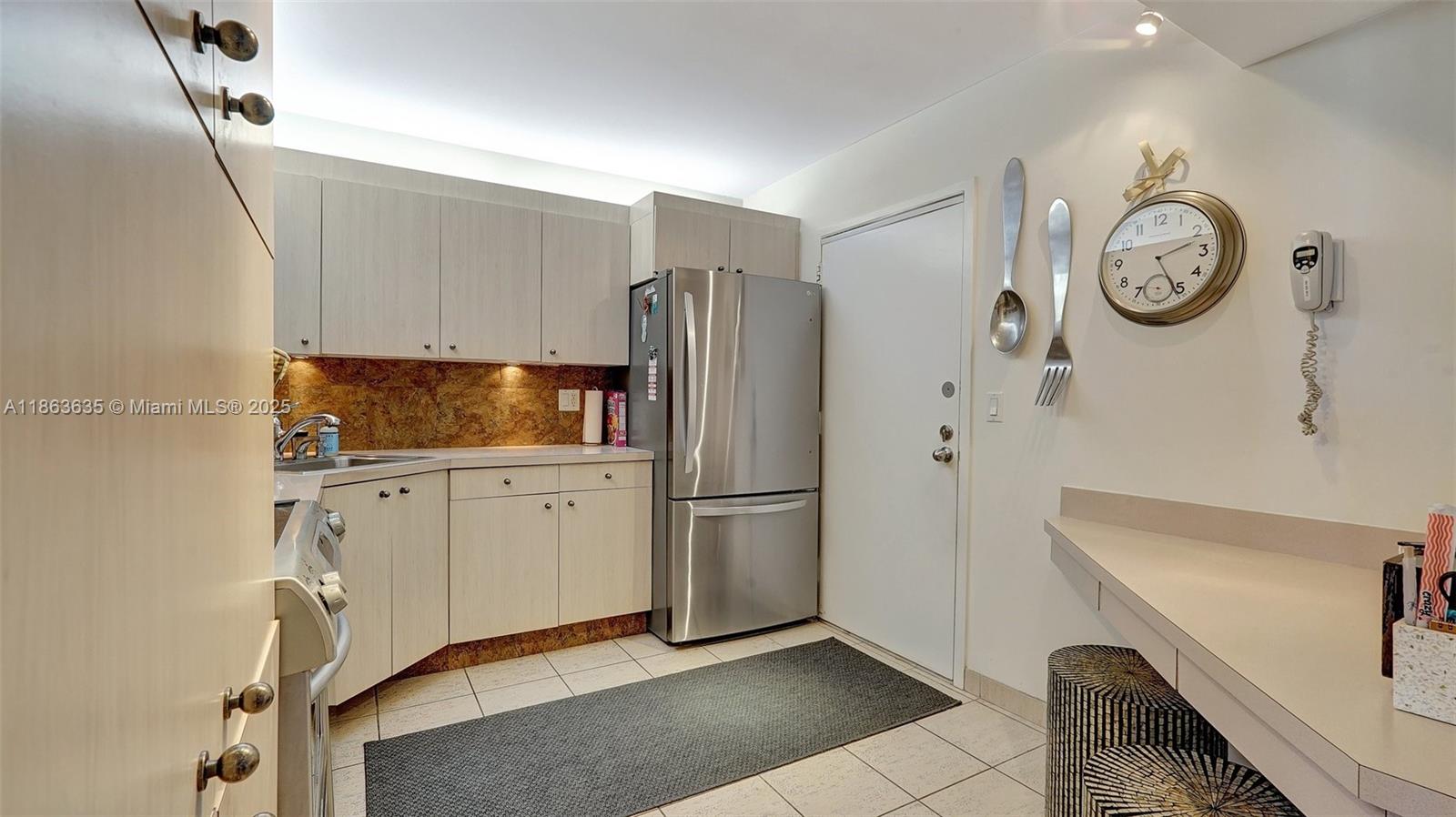 Photo of 1500 Ocean Dr  #12H, Hollywood, Florida, 33019 - 