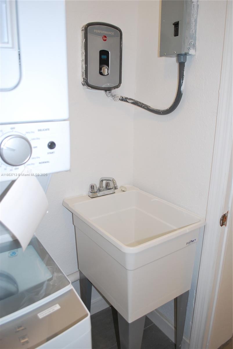   /  1700 sq. ft. $ 2025-10-03 0 foto