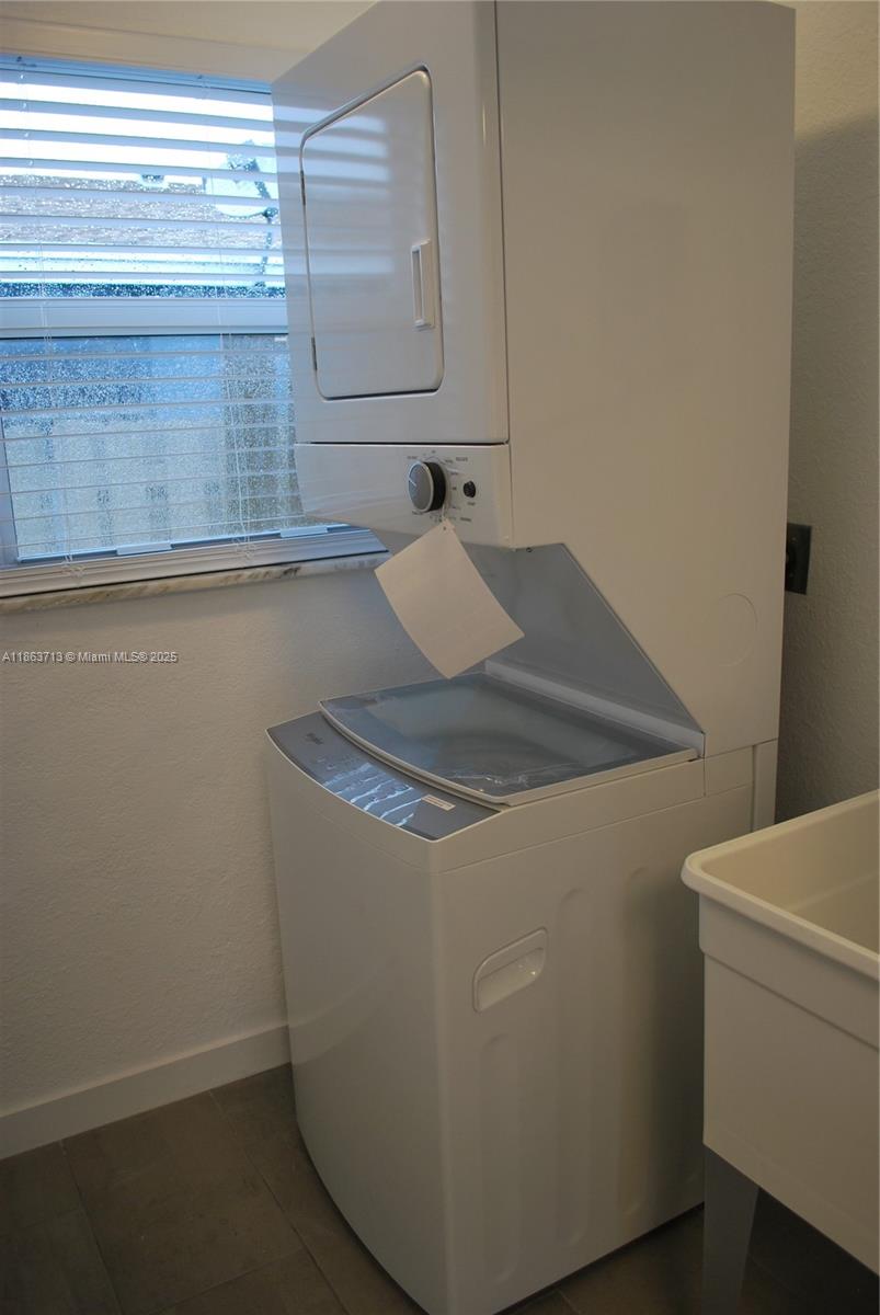   /  1700 sq. ft. $ 2025-10-03 0 foto