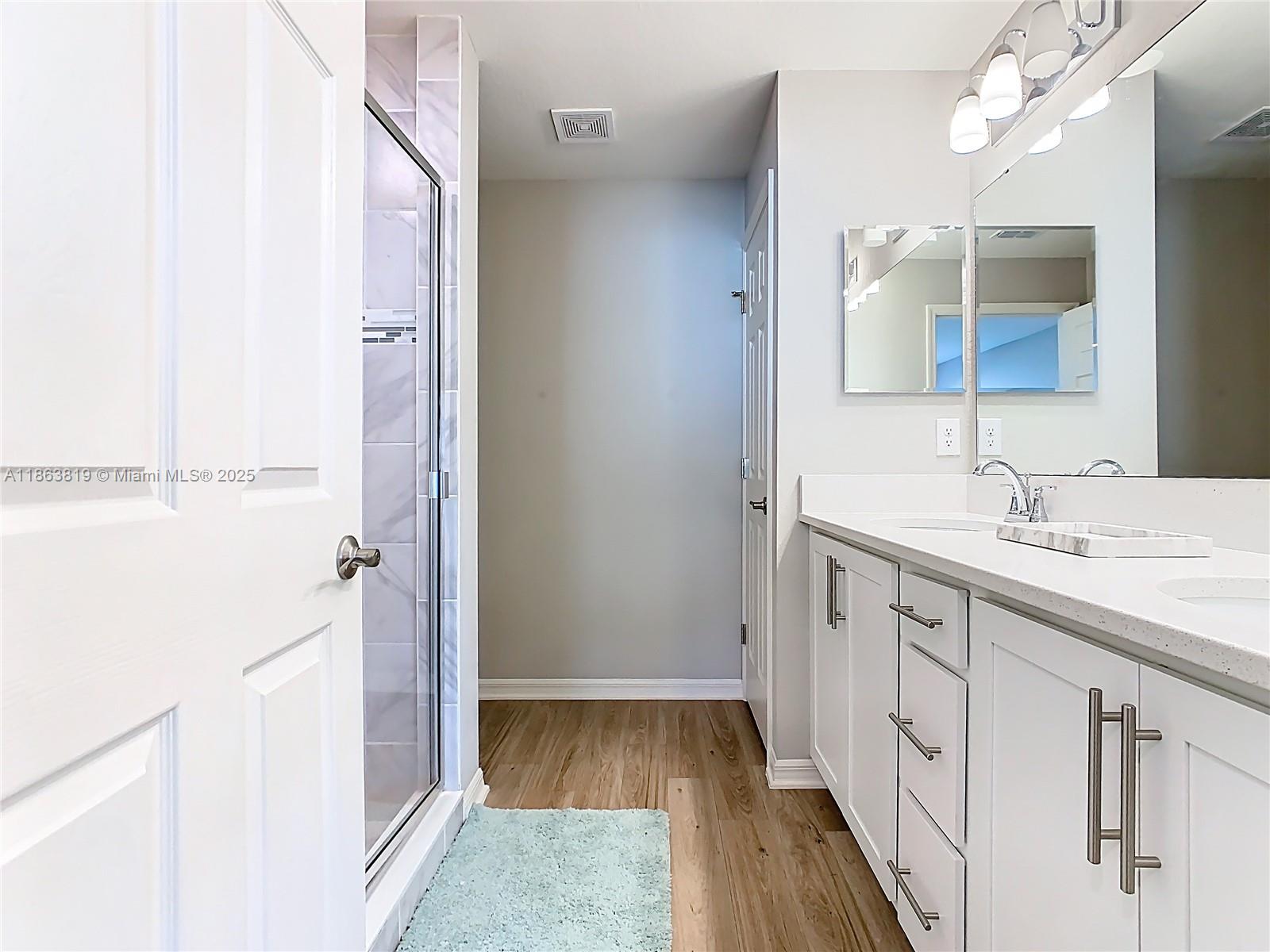 Ver detalles 1060 3 / 2 1506 sq. ft. $ 2026-05-19 0 foto