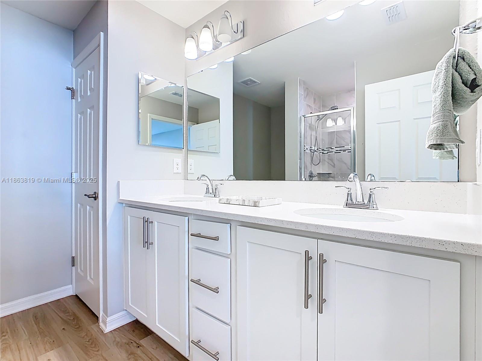Ver detalles 1060 3 / 2 1506 sq. ft. $ 2026-05-19 0 foto
