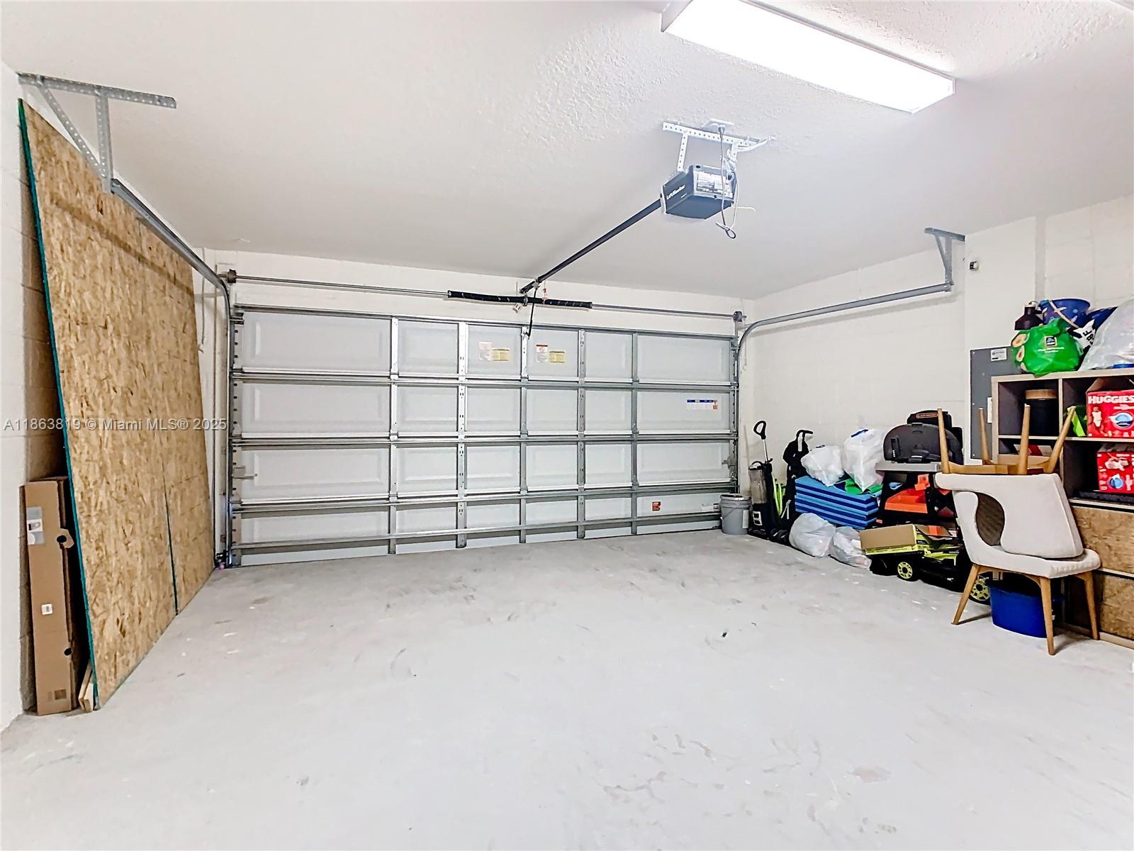 Ver detalles 1060 3 / 2 1506 sq. ft. $ 2026-05-19 0 foto