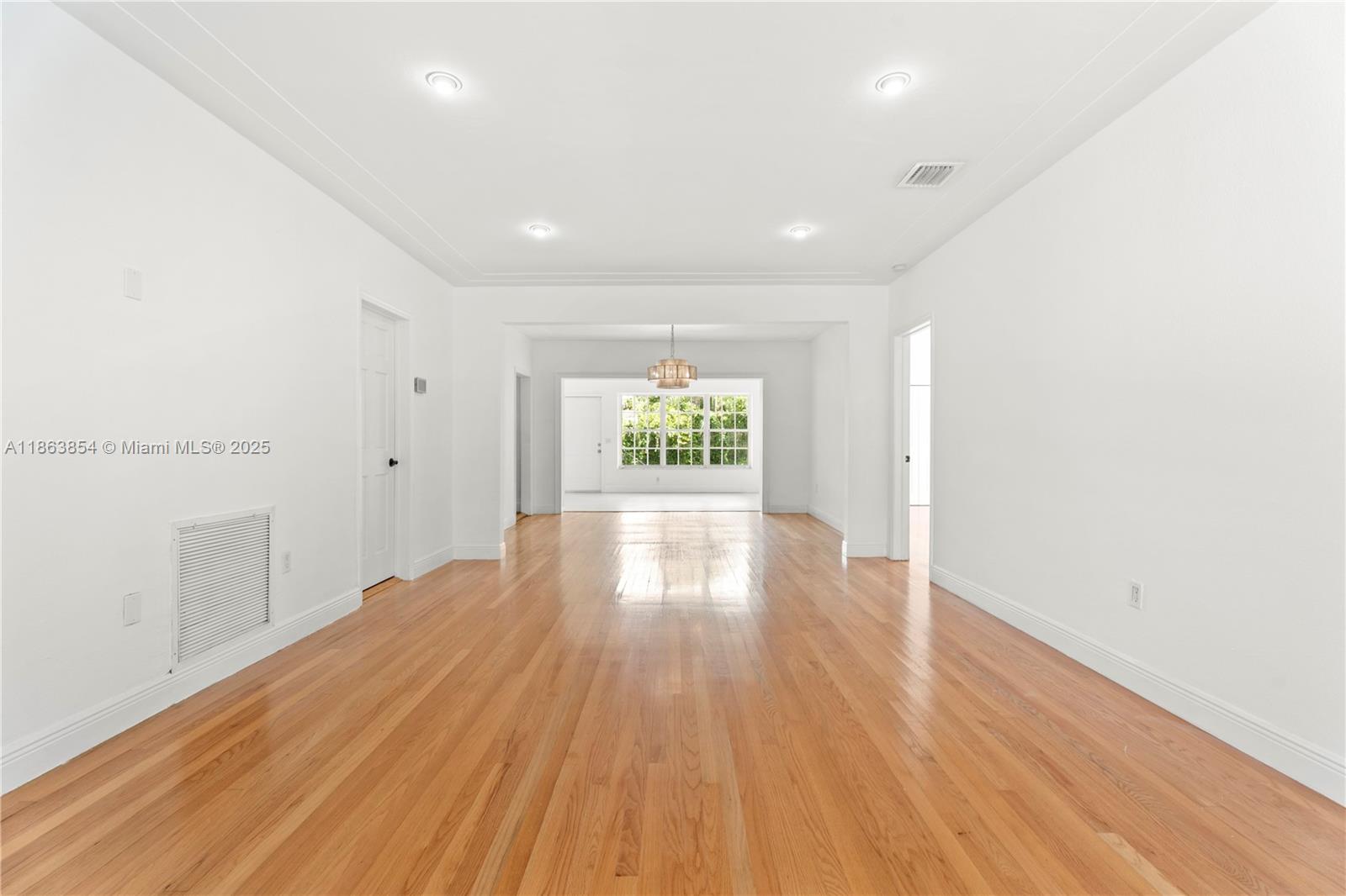 Ver detalles 1307 3 / 3 1920 sq. ft. $ 2025-08-22 0 foto