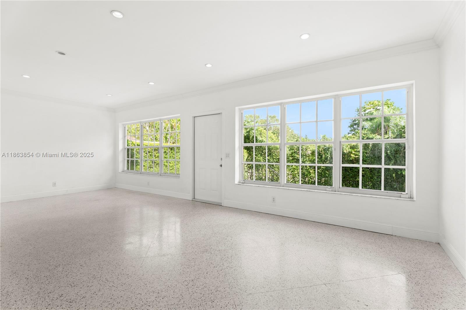 Ver detalles 1307 3 / 3 1920 sq. ft. $ 2025-08-22 0 foto
