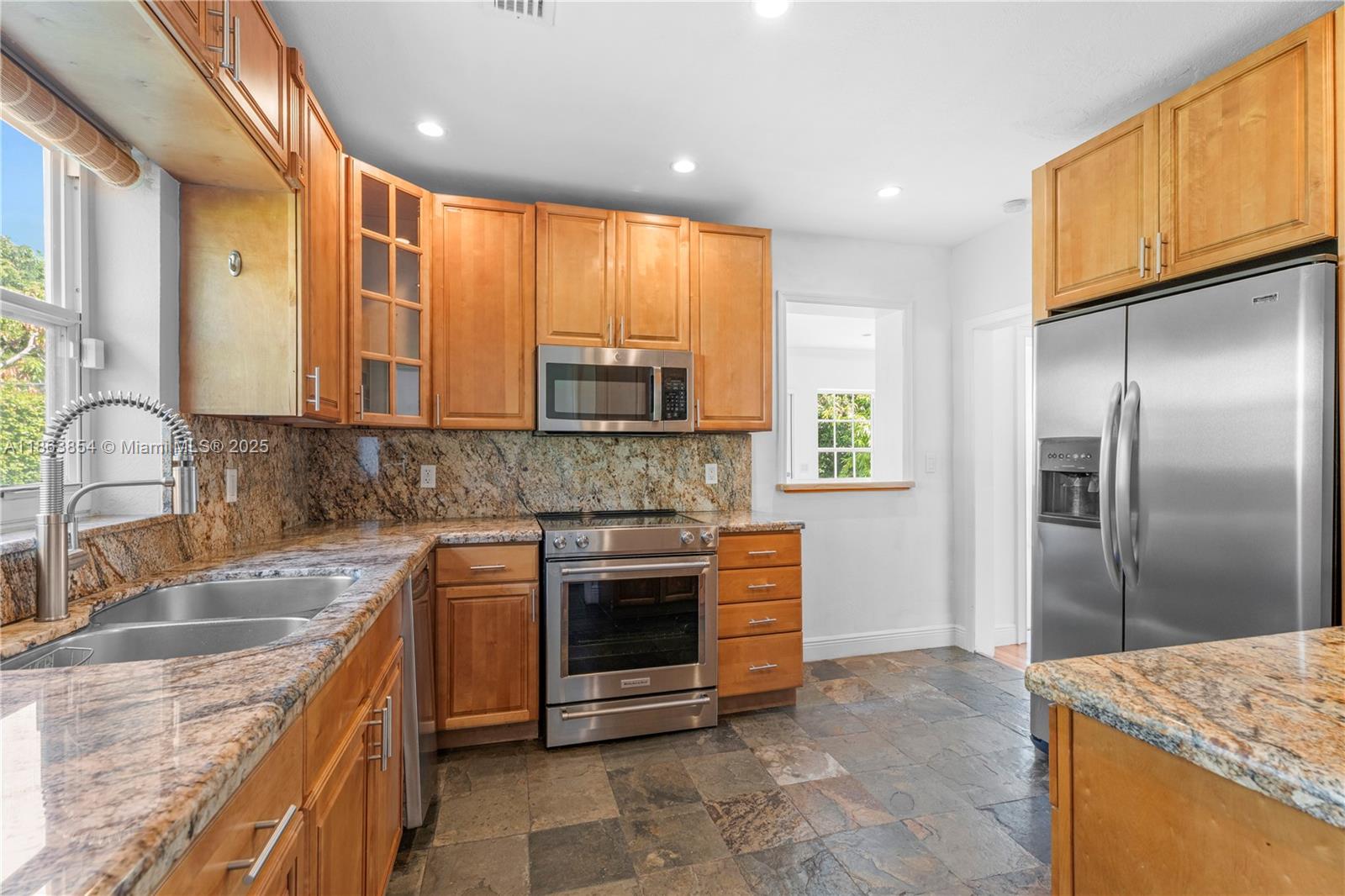 Ver detalles 1307 3 / 3 1920 sq. ft. $ 2025-08-22 0 foto