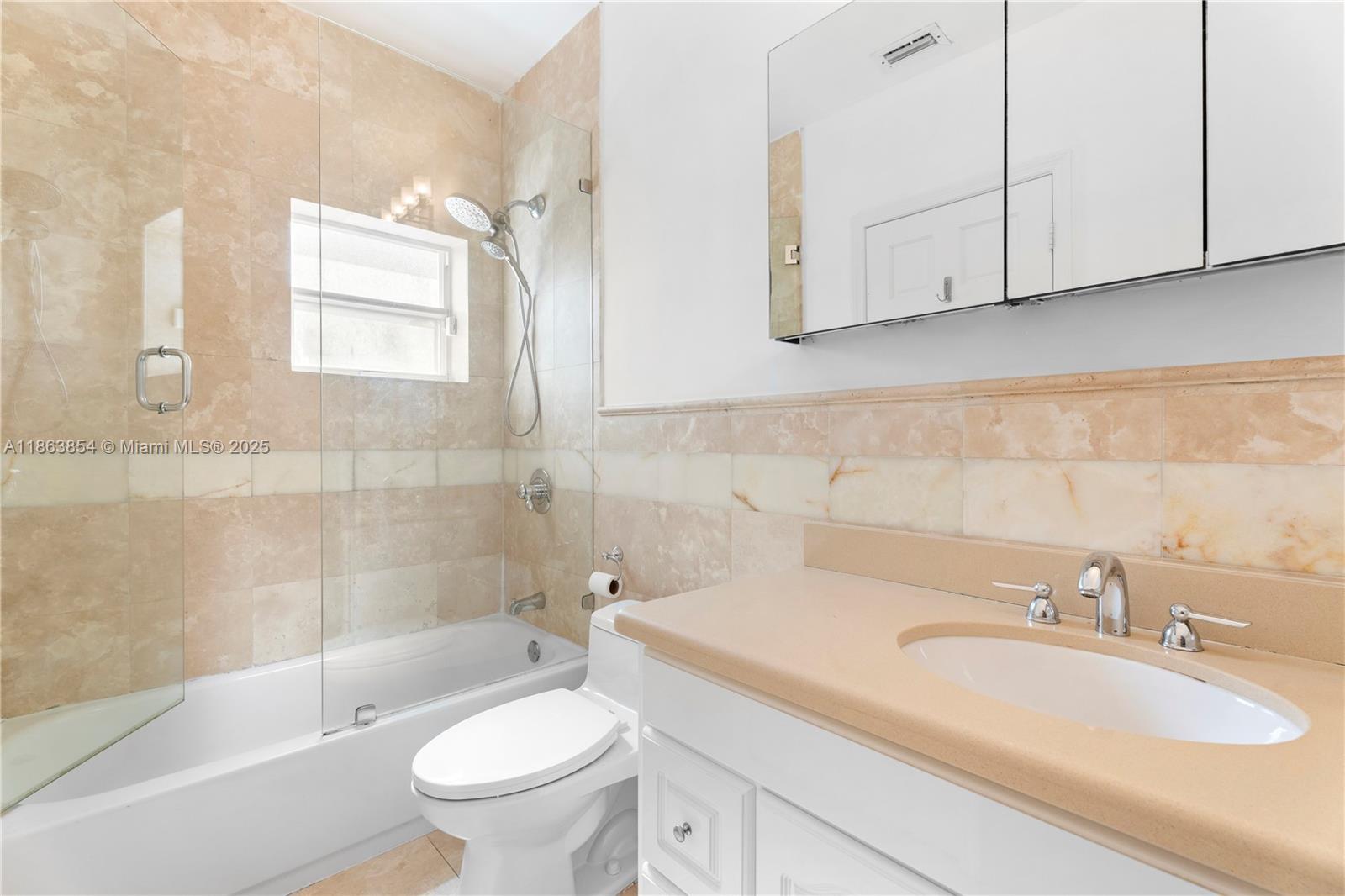Ver detalles 1307 3 / 3 1920 sq. ft. $ 2025-08-22 0 foto