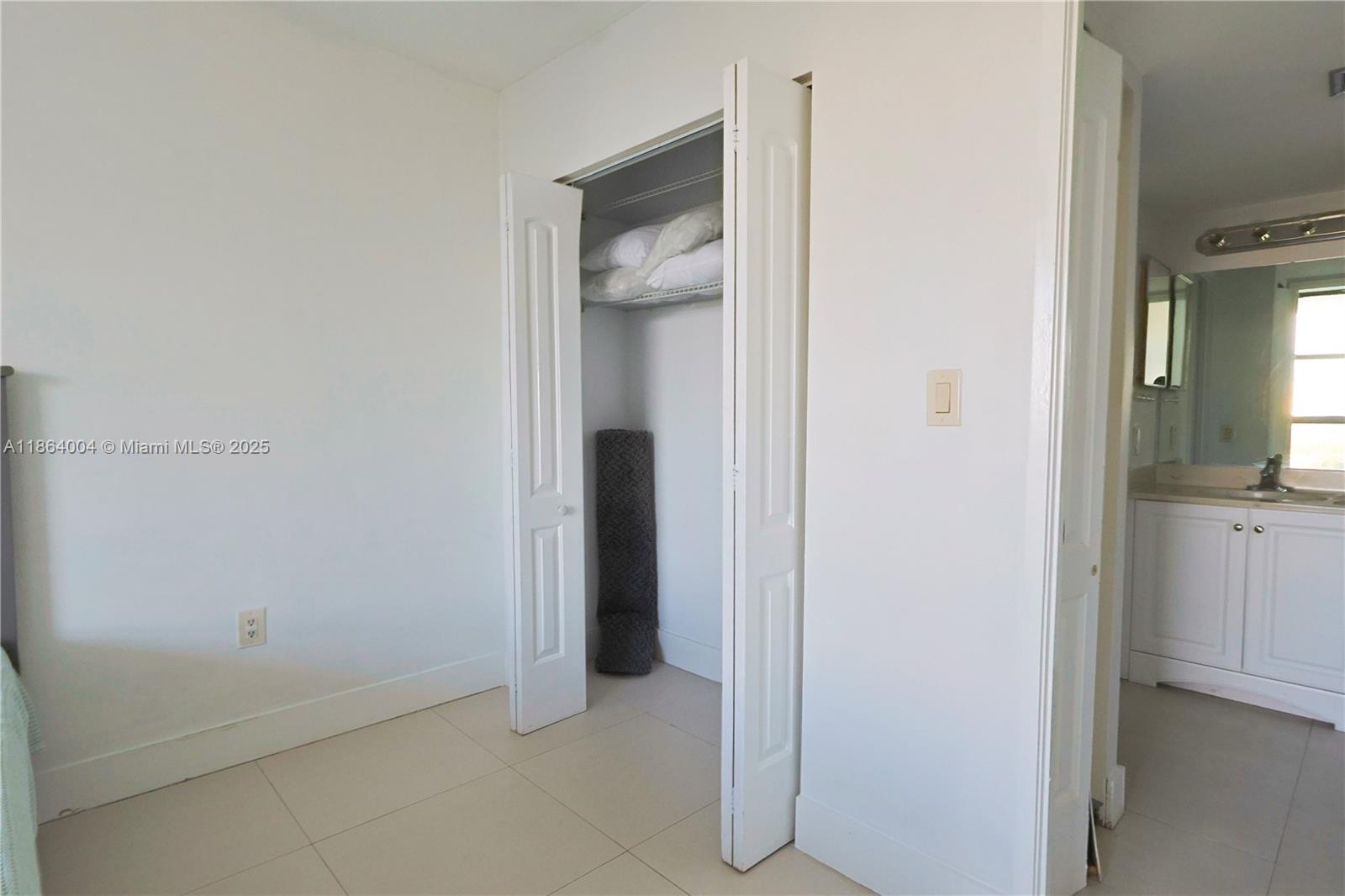 Photo of 3701 Country Club Dr  #1504, Aventura, Florida, 33180 - 