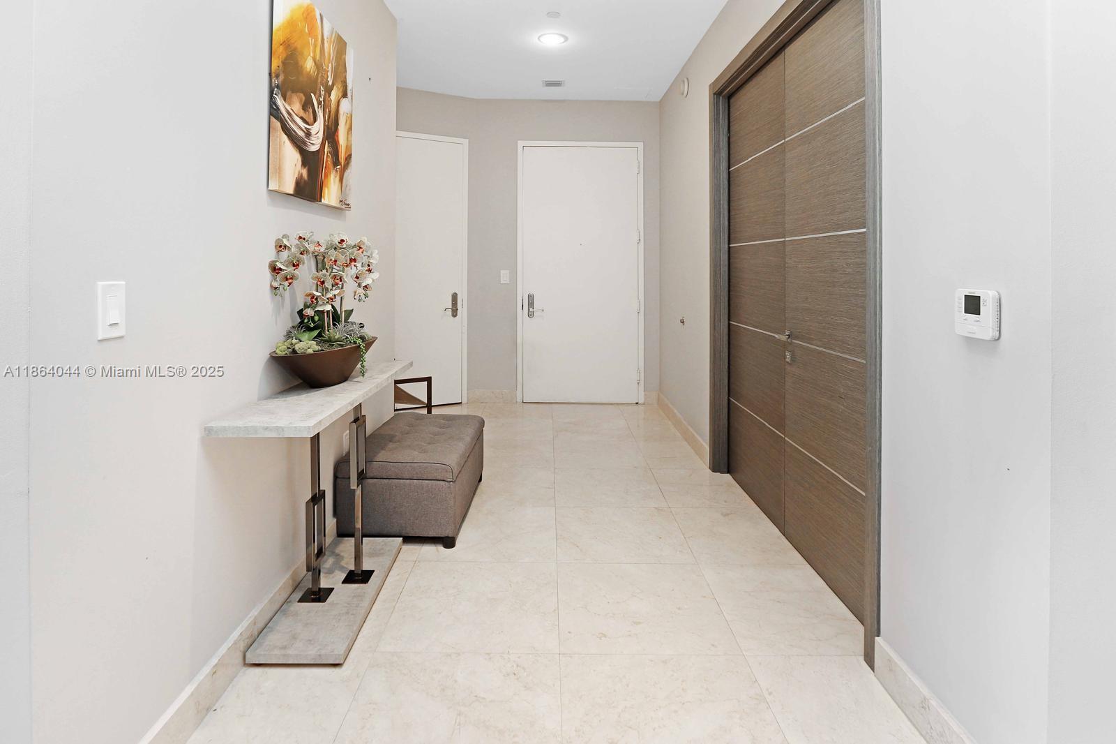 See details 3807 3 / 3 2106 sq. ft. $ 2025-08-22 0 Photo