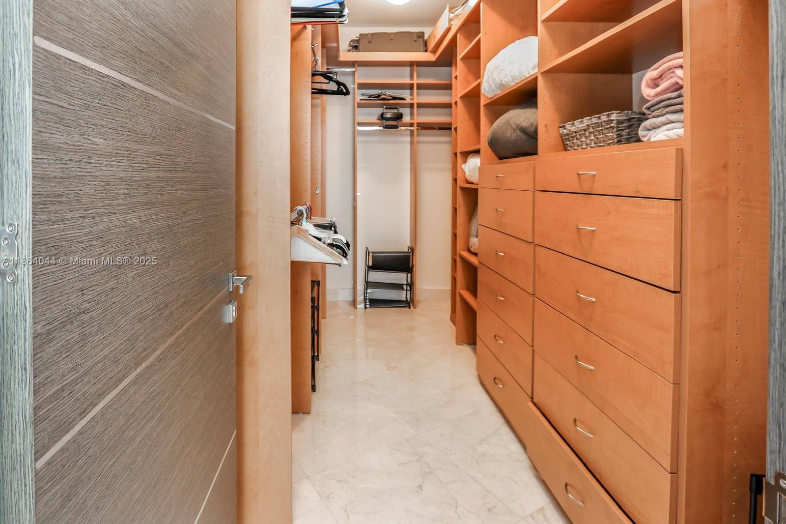 3807 3 / 3 2106 sq. ft. $ 2025-09-11 0 Photo