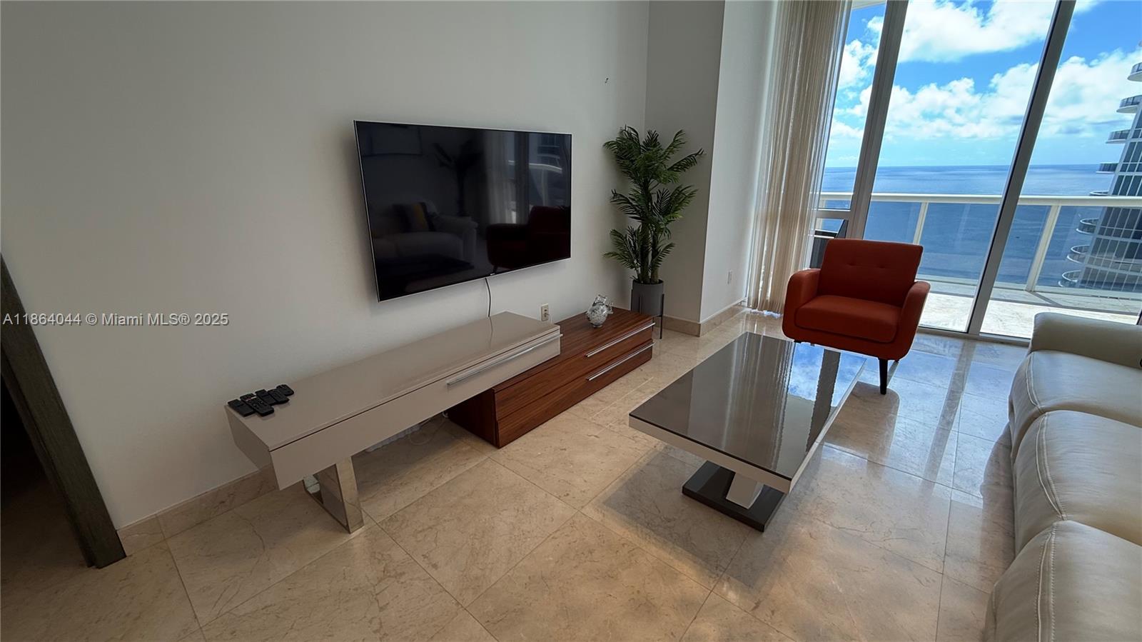 3807 3 / 3 2106 sq. ft. $ 2025-09-26 0 foto