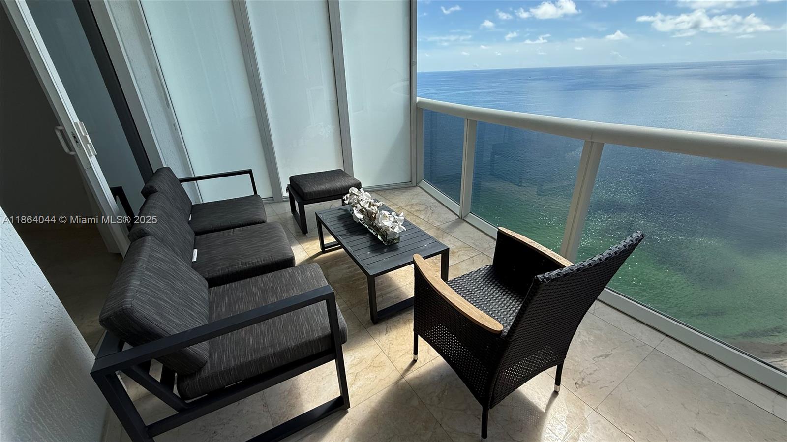3807 3 / 3 2106 sq. ft. $ 2025-09-26 0 foto