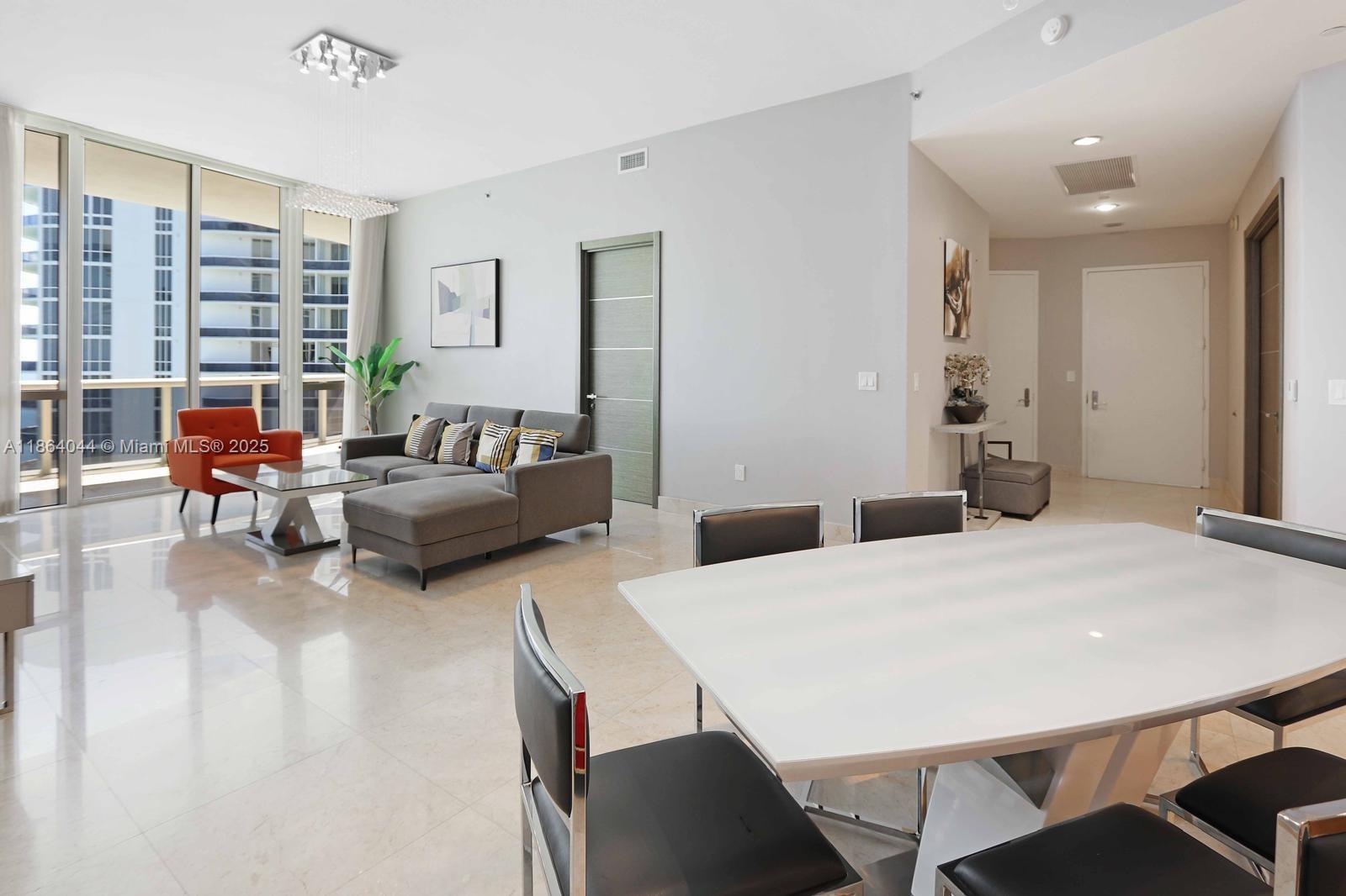 See details 3807 3 / 3 2106 sq. ft. $ 2025-08-22 0 Photo