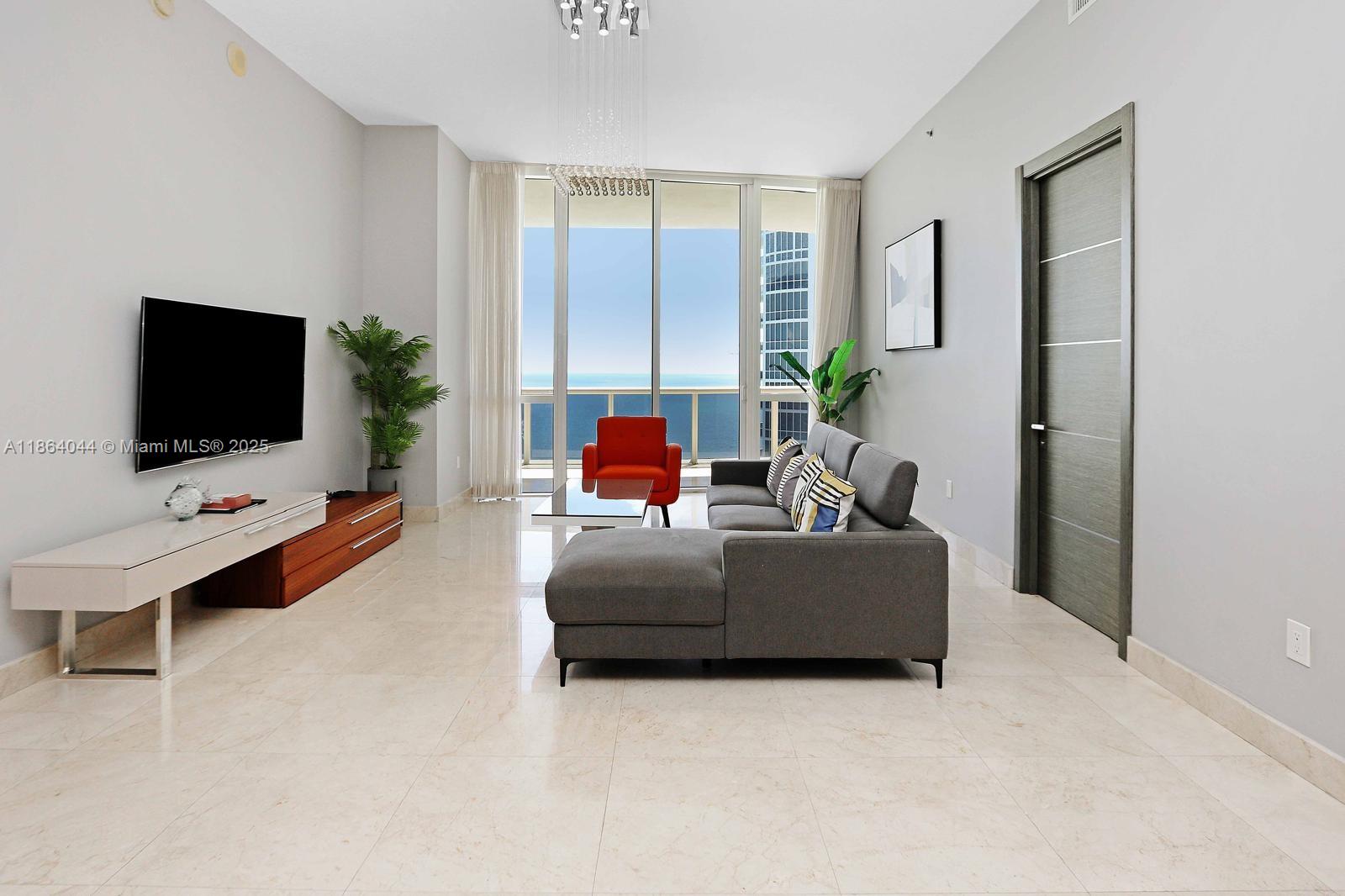 See details 3807 3 / 3 2106 sq. ft. $ 2025-08-22 0 Photo