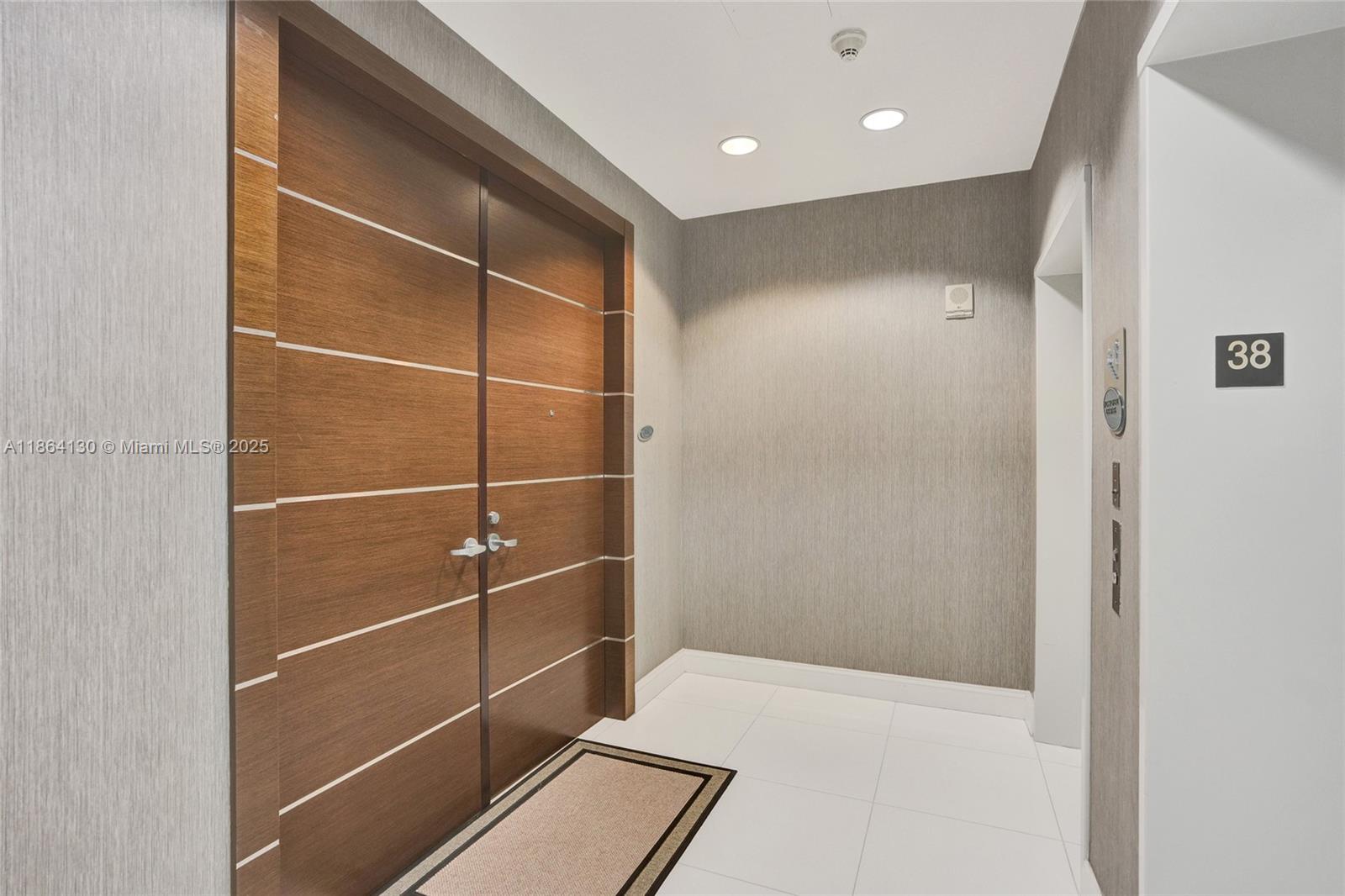 See details 3804 2 / 4 2174 sq. ft. $ 2025-08-22 0 Photo