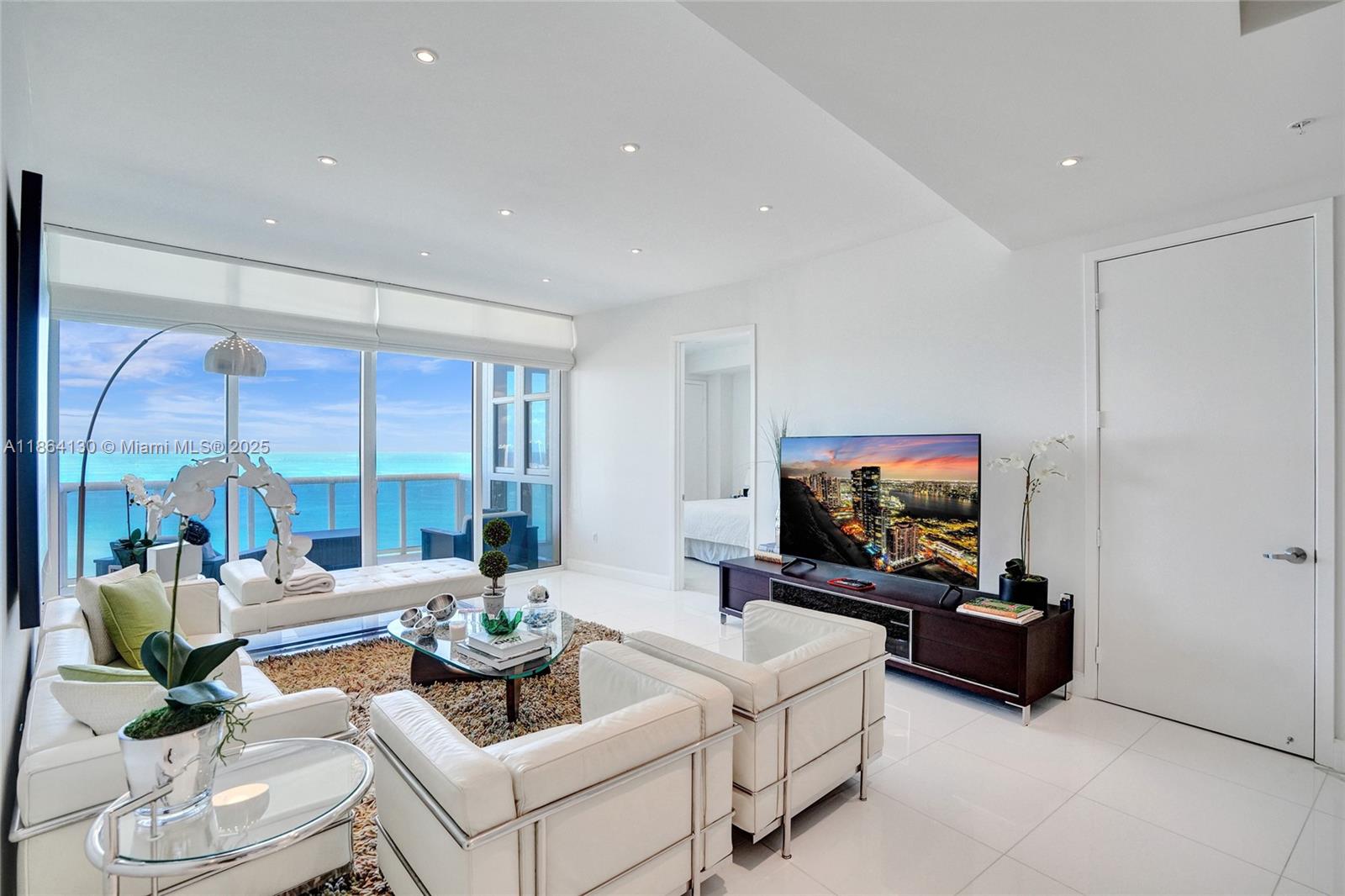 See details 3804 2 / 4 2174 sq. ft. $ 2025-08-22 0 Photo