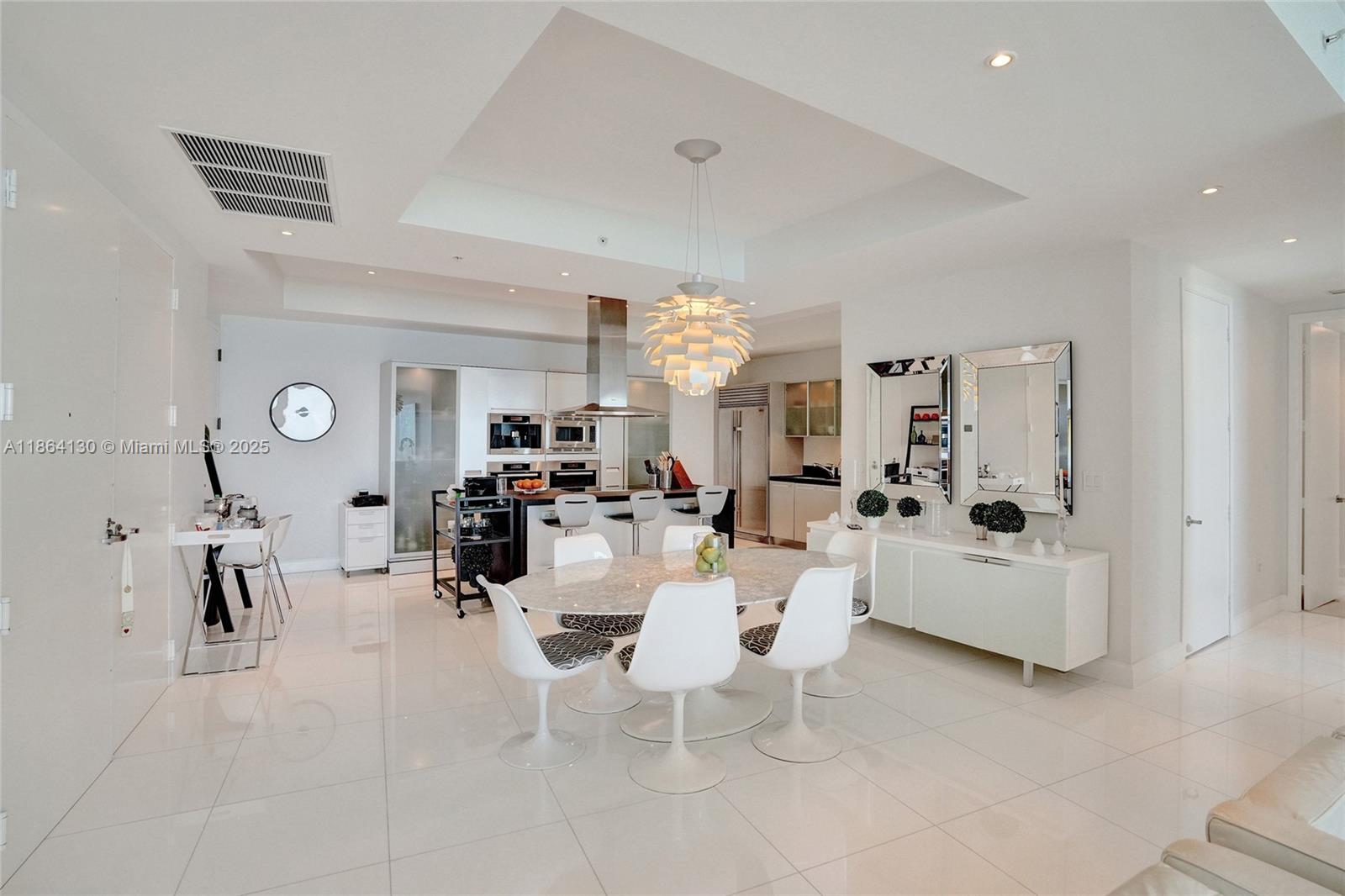 See details 3804 2 / 4 2174 sq. ft. $ 2025-08-22 0 Photo